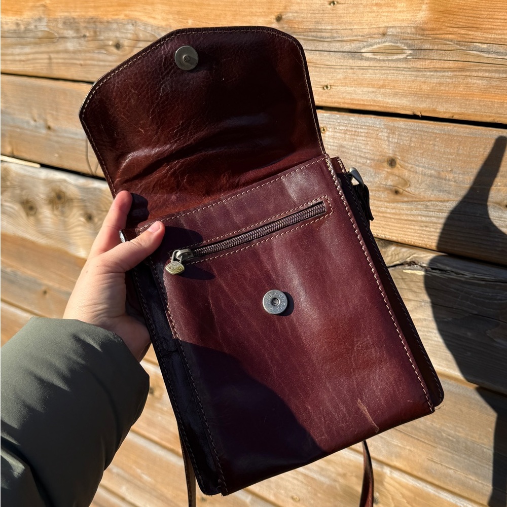The Trend vintage Brown Leather Crossbody Bag with Silver Buckle - Picture 9 of 11